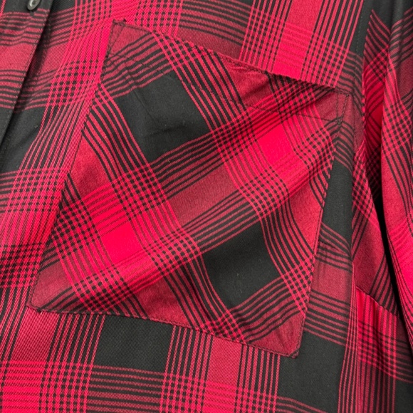 🧣Torrid Womens Red Black Buffalo Plaid SS Button Up Shirt Top Plus Sz. 6 6x 30 - Picture 5 of 11
